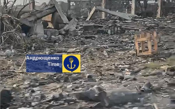 Радник мера тимчасово окупованого Маріуполя оприлюднив фото знищених російських складів боєприпасів
Радник мера тимчасово окупованого Маріуполя оприлюднив фото знищених російських складів боєприпасів