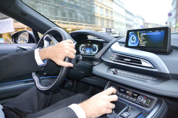 В августе украинцы потратили почти 15 миллиардов на новые авто. Самые популярные марки
В августе украинцы потратили почти 15 миллиардов на новые авто. Самые популярные марки