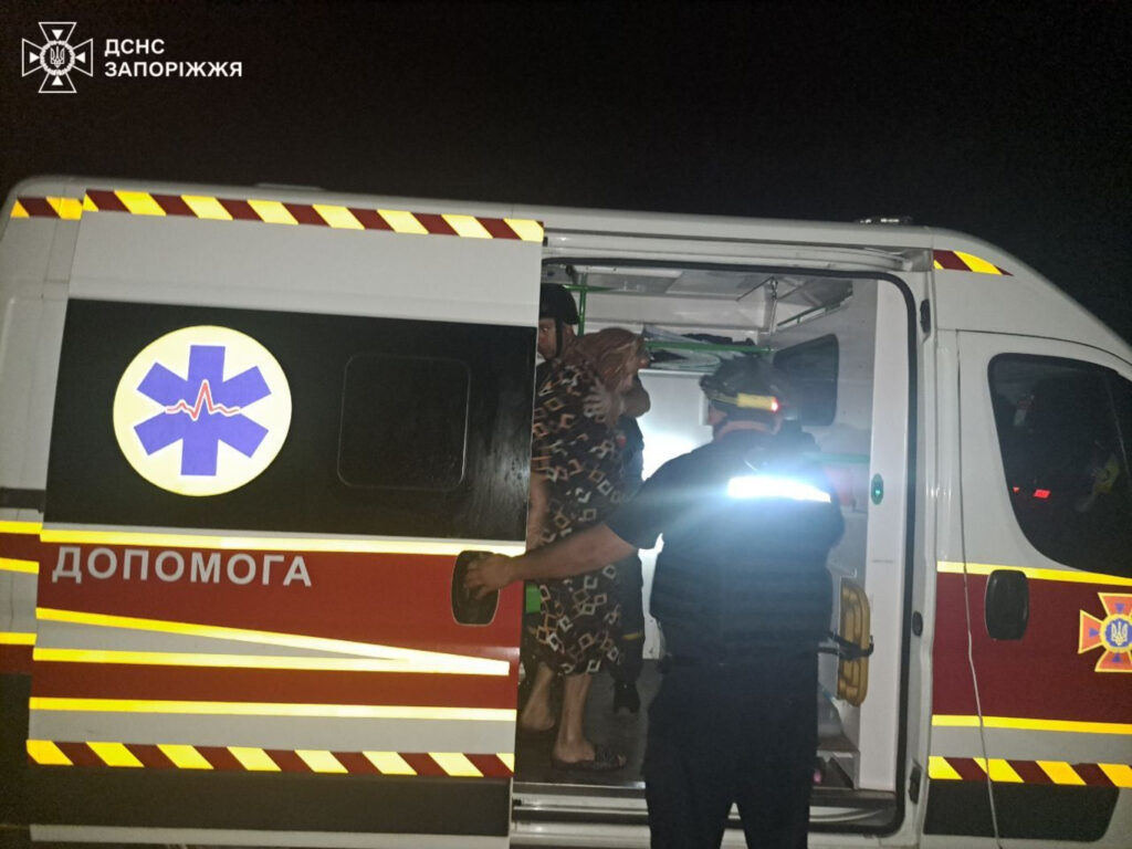 РФ нанесла удар по селу Мала Токмачка: у ДСНС розповіли про стан пораненої жінки Швидка