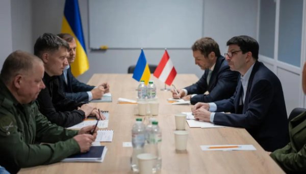 Україна запросила Австрію до Коаліції розмінування та інвестувати в оборонне виробництво Україна запросила Австрію до Коаліції розмінування та інвестувати в оборонне виробництво