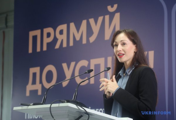 USAID виділив близько $120 тисяч на проєкт навчання водійок вантажівок USAID виділив близько $120 тисяч на проєкт навчання водійок вантажівок