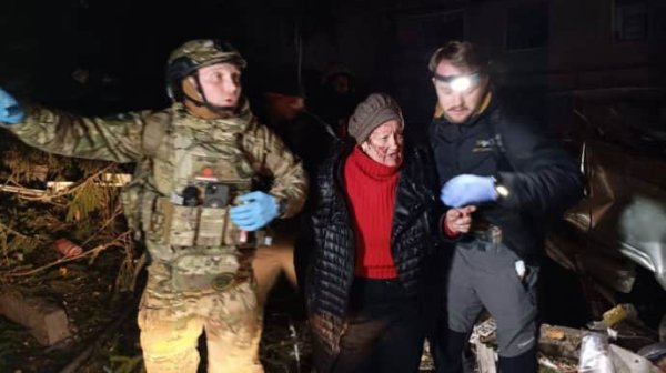 Россияне попали КАБом по многоэтажке в Харькове: погиб ребенок, 30 человек пострадали Россияне попали КАБом по многоэтажке в Харькове: погиб ребенок, 30 человек пострадали