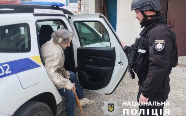 Поліцейські евакуювали 12 цивільних з Куп'янського району
Поліцейські евакуювали 12 цивільних з Куп'янського району