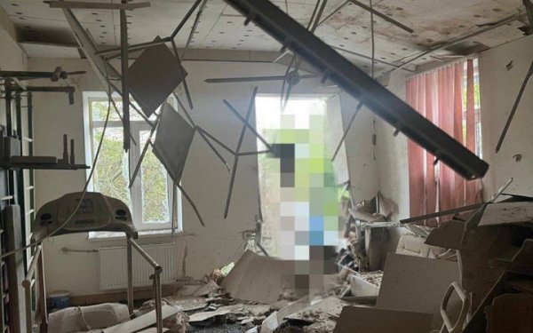 Уночі окупанти вдарили по геріатричному центру на Херсонщині, є поранені
Уночі окупанти вдарили по геріатричному центру на Херсонщині, є поранені