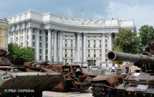 Украина может не получить обещанные 4 млрд евро от Евросоюза в этом году: в чем причина
Украина может не получить обещанные 4 млрд евро от Евросоюза в этом году: в чем причина