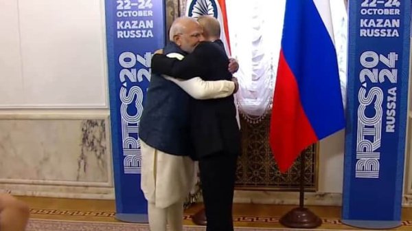 Моди в России обнялся с Путиным и поговорил о мирном урегулировании войны в Украине Моди в России обнялся с Путиным и поговорил о мирном урегулировании войны в Украине