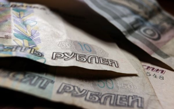 Российские власти смирились с падением рубля до 100 за доллар, - Bloomberg
Российские власти смирились с падением рубля до 100 за доллар, - Bloomberg