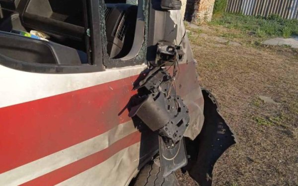 Росіяни атакували на Херсонщині жінку та бригаду “швидкої”, яка надавала їй допомогу (доповнено)
Росіяни атакували на Херсонщині жінку та бригаду “швидкої”, яка надавала їй допомогу (доповнено)