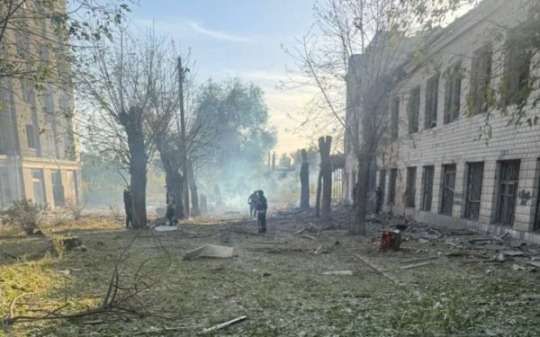 Росіяни вдарили КАБами по Костянтинівці: загинула людина, є поранені
Росіяни вдарили КАБами по Костянтинівці: загинула людина, є поранені