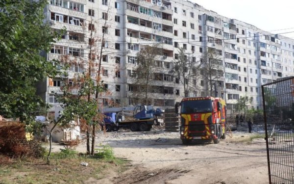 Унаслідок ворожого авіаудару у Сумській громаді понівечені близько 10 будинків
Унаслідок ворожого авіаудару у Сумській громаді понівечені близько 10 будинків