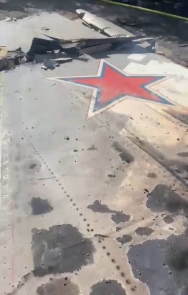 Самолет или дрон "Охотник"? Что известно о "дружеском огне" РФ под Константиновкой
Самолет или дрон "Охотник"? Что известно о "дружеском огне" РФ под Константиновкой