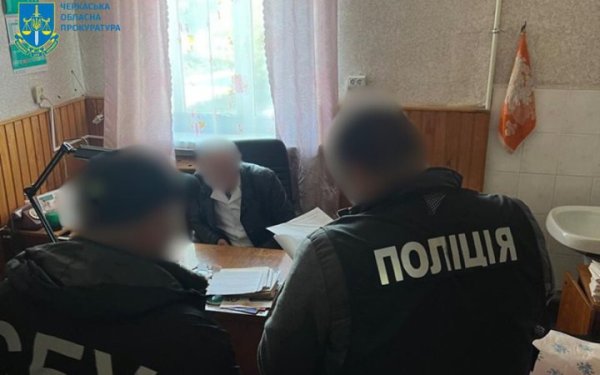На Черкащині викрили члена ВЛК, який за хабар обіцяв встановити "діагноз" для відстрочки від служби
На Черкащині викрили члена ВЛК, який за хабар обіцяв встановити "діагноз" для відстрочки від служби