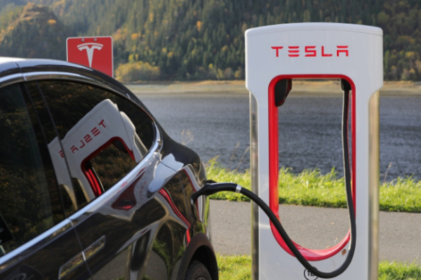 Акции Tesla взлетели на 12% после сильной отчетности и заявлений Маска
Акции Tesla взлетели на 12% после сильной отчетности и заявлений Маска