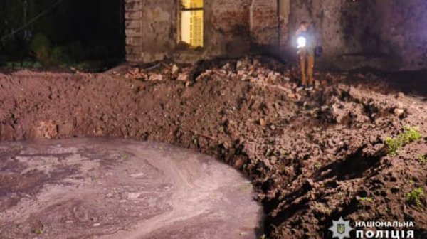 В Харькове оккупанты попали рядом с 9-этажкой, пострадали четыре человека В Харькове оккупанты попали рядом с 9-этажкой, пострадали четыре человека