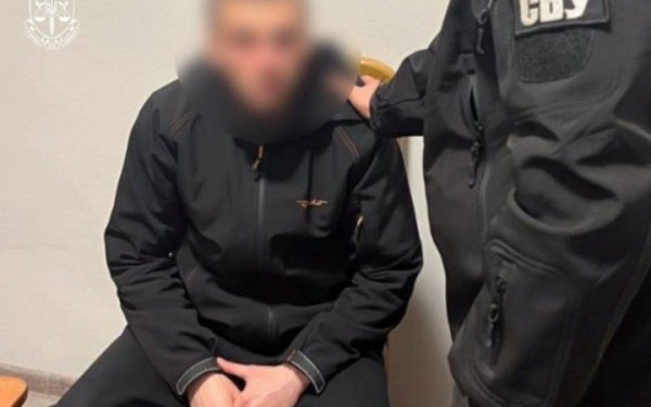 На Буковині затримали двох шпигунів, які фіксували рух залізничних ешелонів військової техніки
На Буковині затримали двох шпигунів, які фіксували рух залізничних ешелонів військової техніки