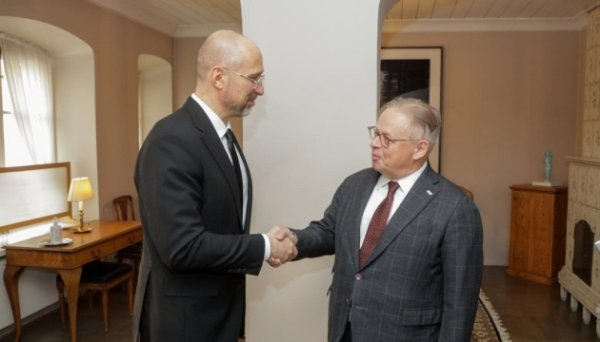 Шмигаль і мер Гельсінкі обговорили розвиток «зелених» технологій Шмигаль і мер Гельсінкі обговорили розвиток «зелених» технологій