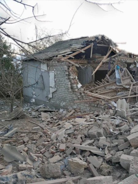 Росіяни вдарили по Зміївці на Херсонщині і вщент зруйнували будинок
Росіяни вдарили по Зміївці на Херсонщині і вщент зруйнували будинок