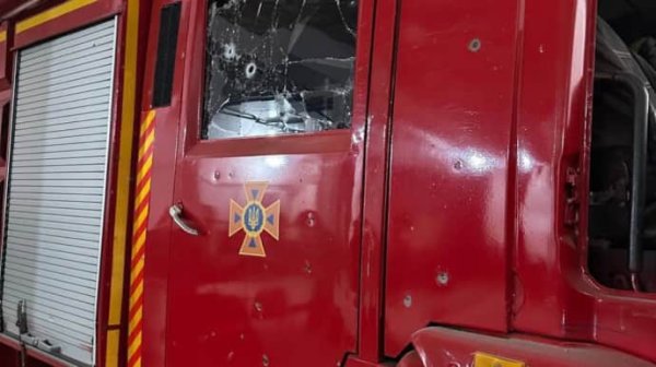Захватчики ударили ракетами по пожарной части в Одессе: пострадали два спасателя Захватчики ударили ракетами по пожарной части в Одессе: пострадали два спасателя