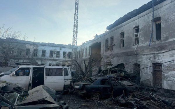 Ворог вдарив КАБами по Костянтинівці на Донеччині, 1 людина загинула і 3 поранені
Ворог вдарив КАБами по Костянтинівці на Донеччині, 1 людина загинула і 3 поранені