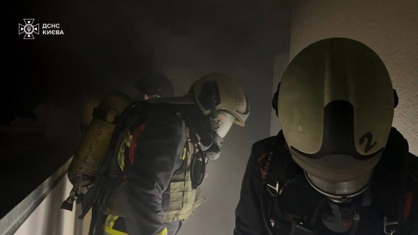 Російські дрони атакували Київ: є влучання у багатоповерхівку в Солом’янському районі, поранені люди (оновлення)
Російські дрони атакували Київ: є влучання у багатоповерхівку в Солом’янському районі, поранені люди (оновлення)
