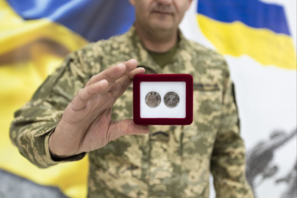 НБУ ввел в обращение новую оборотную памятную монету «Силы логистики Вооруженных Сил Украины» (фото)
НБУ ввел в обращение новую оборотную памятную монету «Силы логистики Вооруженных Сил Украины» (фото)