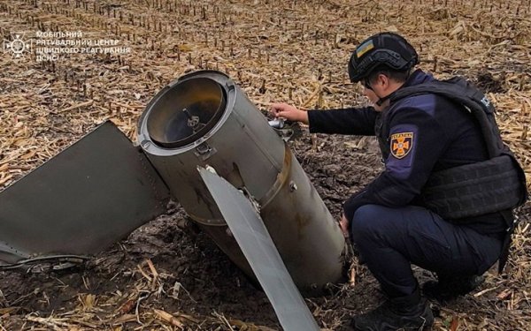 На Київщині фермер знайшов залишки російської ракети С-300
На Київщині фермер знайшов залишки російської ракети С-300