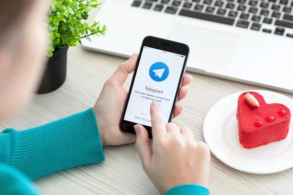 Telegram разрешил пользователям отправлять друг другу «подарки»
Telegram разрешил пользователям отправлять друг другу «подарки»