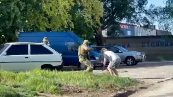 Тюрьма вместо паспорта России. Как наводчик из Запорожья "сдавал" ВСУ и помогал оккупантам
Тюрьма вместо паспорта России. Как наводчик из Запорожья "сдавал" ВСУ и помогал оккупантам