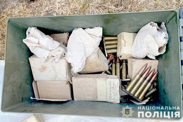 Житель Житомирщини торгував російською трофейною зброєю та боєприпасами
Житель Житомирщини торгував російською трофейною зброєю та боєприпасами