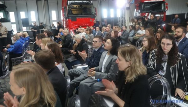 USAID виділив близько $120 тисяч на проєкт навчання водійок вантажівок USAID виділив близько $120 тисяч на проєкт навчання водійок вантажівок