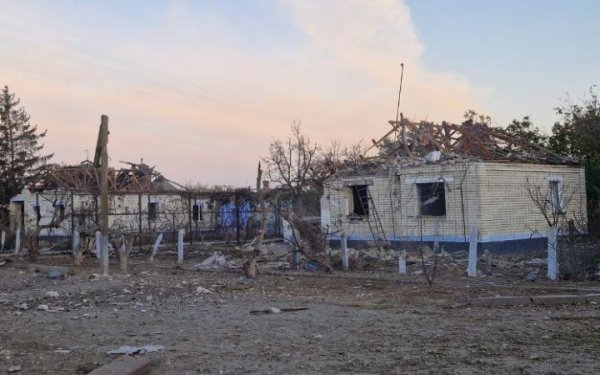 Через нічні удари РФ по Херсонщині двоє людей загинули, ще одна особа поранена
Через нічні удари РФ по Херсонщині двоє людей загинули, ще одна особа поранена
