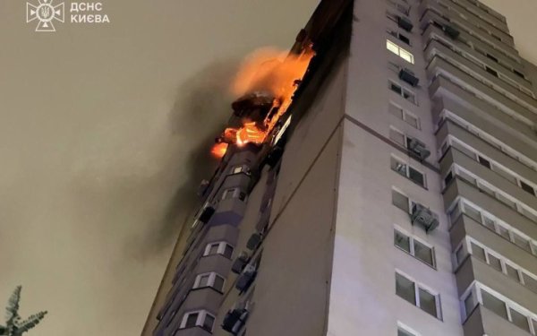 Російські дрони атакували Київ: є влучання у багатоповерхівку в Солом’янському районі, поранені люди (оновлення)
Російські дрони атакували Київ: є влучання у багатоповерхівку в Солом’янському районі, поранені люди (оновлення)