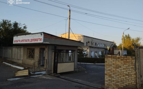Ворог вдарив по пожежно-рятувальній частині Констянтинівки
Ворог вдарив по пожежно-рятувальній частині Констянтинівки