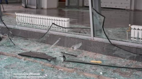 Оккупанты ударили по Запорожской области: есть разрушения, из поврежденного дома спасли 2 человек Оккупанты ударили по Запорожской области: есть разрушения, из поврежденного дома спасли 2 человек