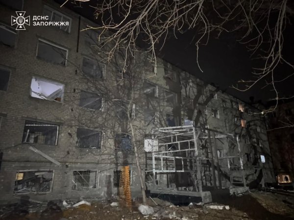 
Россия нанесла 3 авиаудара по Запорожью: есть жертва и пострадавшие, среди которых дети 