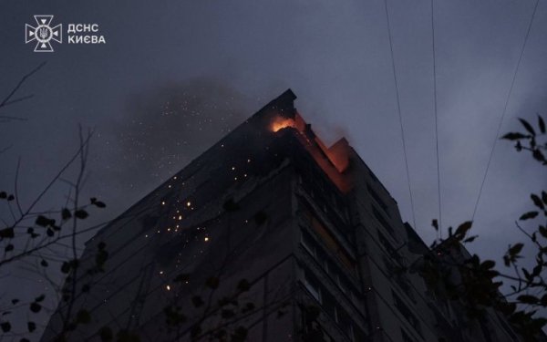 У Києві внаслідок атаки "шахедів" є постраждалі та руйнування
У Києві внаслідок атаки "шахедів" є постраждалі та руйнування