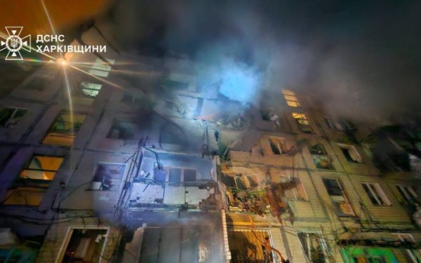 У Харкові росіяни вдарили КАБами по багатоповерхівці
У Харкові росіяни вдарили КАБами по багатоповерхівці