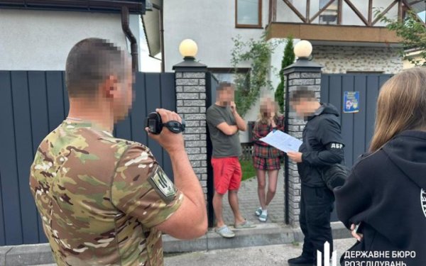 Житомирського податківця викрили в незаконному отриманні 700 000 гривень зарплати під виглядом захисника
Житомирського податківця викрили в незаконному отриманні 700 000 гривень зарплати під виглядом захисника