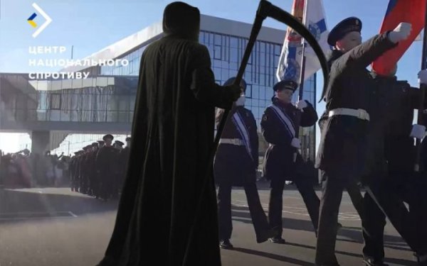 Росіяни змусили маріупольських дітей присягнути на вірність РФ
Росіяни змусили маріупольських дітей присягнути на вірність РФ