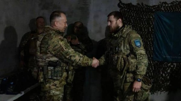 Сырский поработал с "Птицами Мадьяра" на передовой Сырский поработал с "Птицами Мадьяра" на передовой