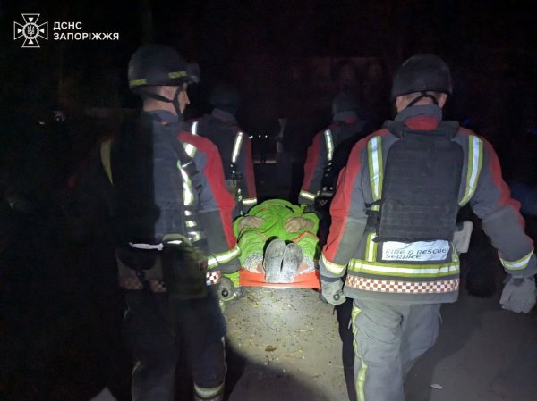 
Россия нанесла 3 авиаудара по Запорожью: есть жертва и пострадавшие, среди которых дети 