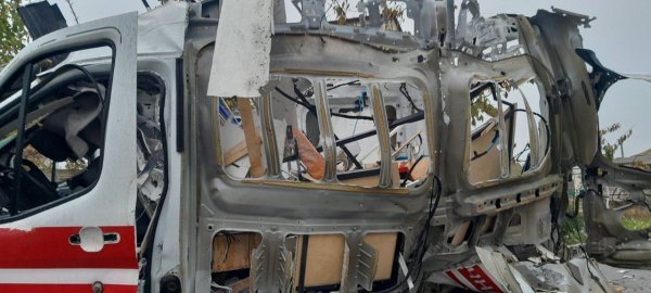 На Херсонщині армія РФ скинула вибухівку на авто "швидкої" під час евакуації поранених
На Херсонщині армія РФ скинула вибухівку на авто "швидкої" під час евакуації поранених