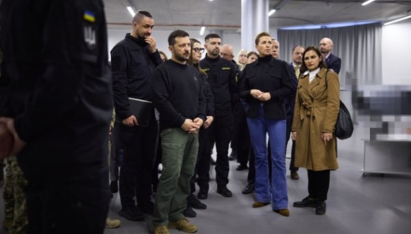 Зеленський і Фредеріксен оглянули українські далекобійні дрони, які закуповують за підтримки Данії Зеленський і Фредеріксен оглянули українські далекобійні дрони, які закуповують за підтримки Данії