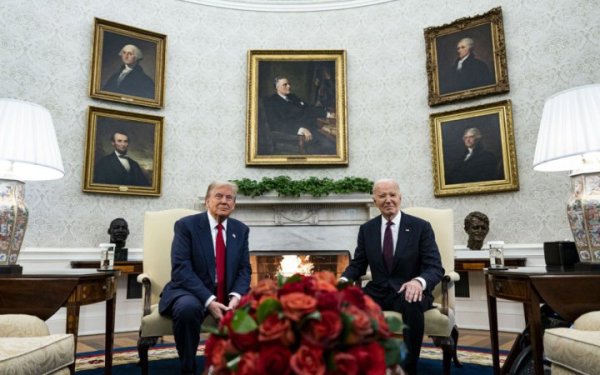 Під час зустрічі у Білому домі Байден та Трамп говорили про Україну
Під час зустрічі у Білому домі Байден та Трамп говорили про Україну