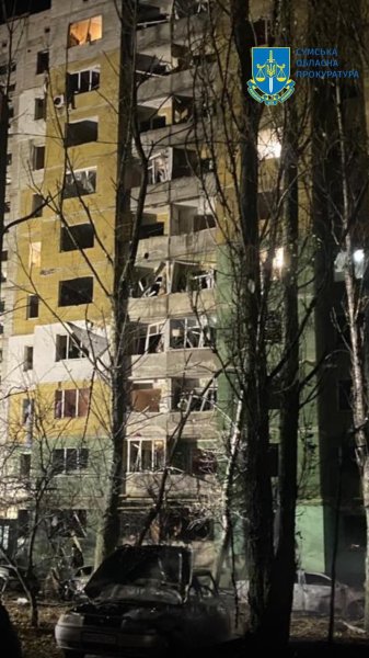 У Сумах росіяни влучили в багатоповерхівку, є загиблі і поранені (оновлено)
У Сумах росіяни влучили в багатоповерхівку, є загиблі і поранені (оновлено)