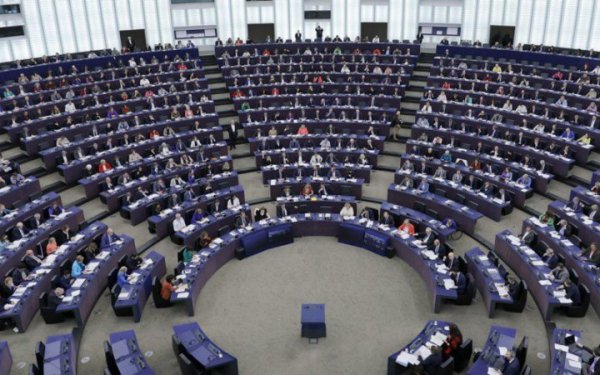 Європарламент схвалив резолюцію про військову підтримку України: від союзників не менше ніж чверть ВВП на рік
Європарламент схвалив резолюцію про військову підтримку України: від союзників не менше ніж чверть ВВП на рік