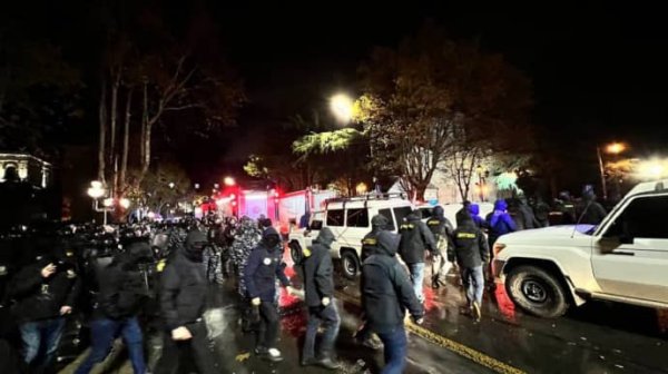 В Тбилиси полиция разогнала акцию протеста, участников задерживают В Тбилиси полиция разогнала акцию протеста, участников задерживают