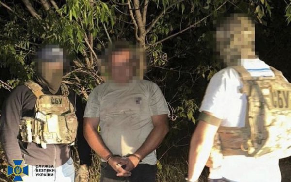 У Харкові СБУ затримала агентів ГРУ, які підірвали авто військового і готували нові злочини
У Харкові СБУ затримала агентів ГРУ, які підірвали авто військового і готували нові злочини