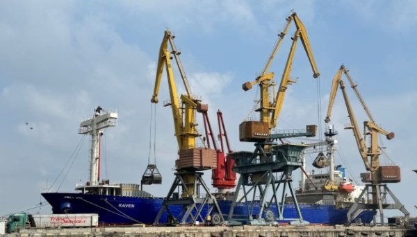 Порти України обробили у жовтні 8 мільйонів тонн вантажів Порти України обробили у жовтні 8 мільйонів тонн вантажів