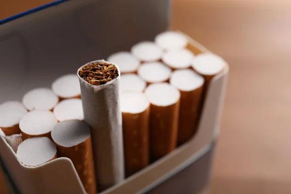 В Украине сигареты подорожают на 40 гривен: Комитет ВР поддержал повышение акциза на табак
В Украине сигареты подорожают на 40 гривен: Комитет ВР поддержал повышение акциза на табак